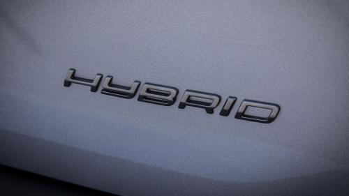 Peugeot 2008 1.2 Hybrid 8