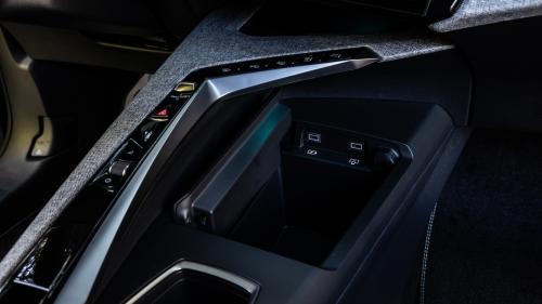 Peugeot 3008 hybrid 6