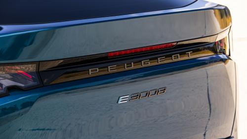 Peugeot E-3008 11