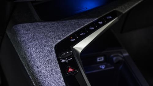 Peugeot E-3008 214 PS 13