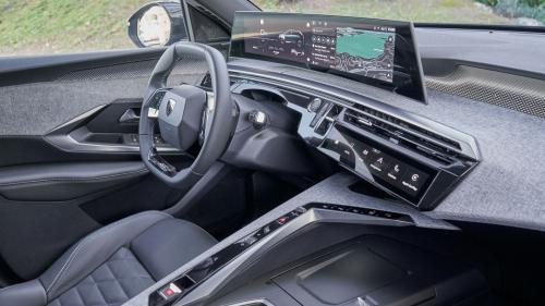 Peugeot e-5008 4