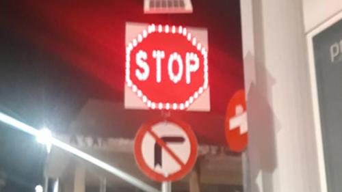 φωτιζόμενη πινακίδα stop με Led