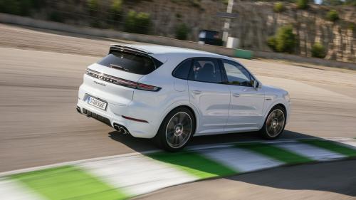 Porsche Cayenne Turbo E-Hybrid 2