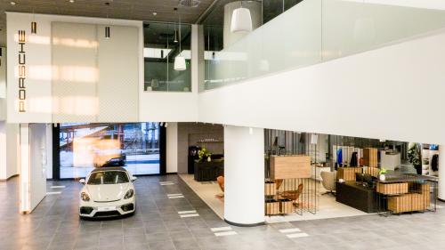 Porsche Center Athens