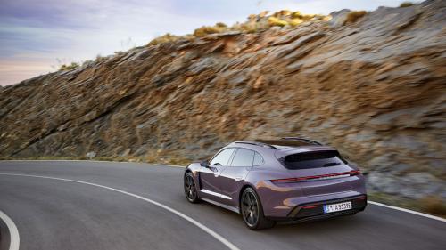 Porsche Taycan 2024 5