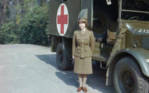 Queen Elizabeth car driving 2
