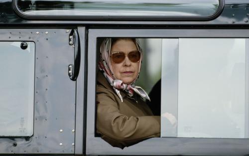 Queen Elizabeth car driving 4