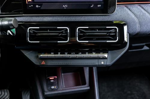 Renault 5 E-Tech Electric vs MINI Cooper SE