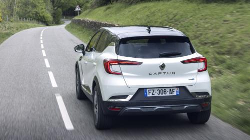 Renault Captur Hybrid E-Tense 145 2