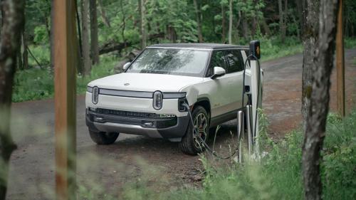 Rivian R1S