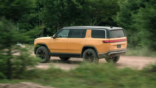 Rivian R1S