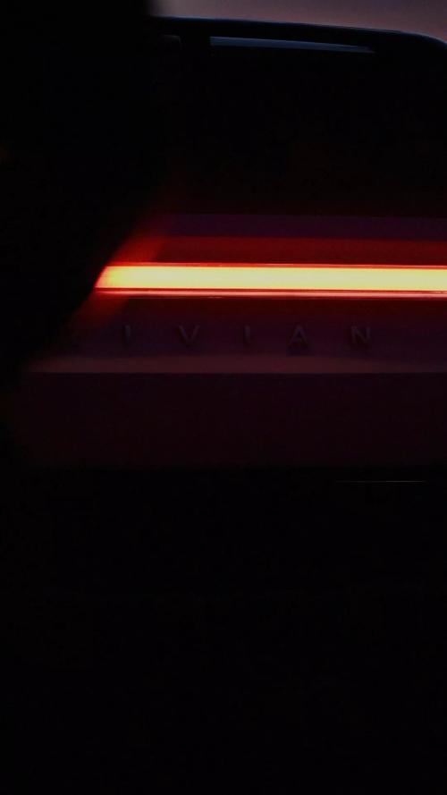 Rivian R2 b