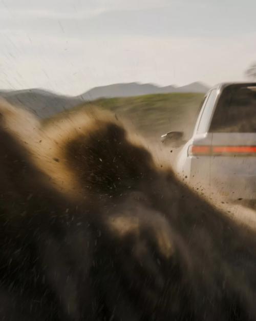 Rivian R2 c