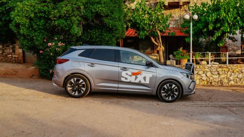 SIXT 3