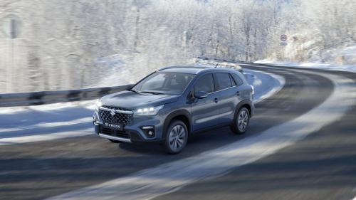 Suzuki S-CROSS Hybrid 6