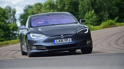 Tesla Model S P90D 5