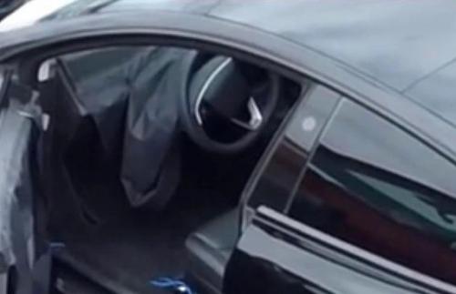 Tesla Model 3 b