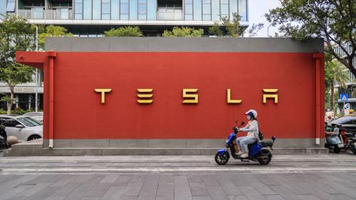 Tesla-employees-china-4