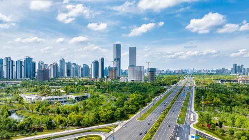  Η λεωφόρος Tianfu στο Τσενγκντού της Κίνας εκτείνεται για περίπου 48 χιλιόμετρα εντός του αστικού ιστού. 