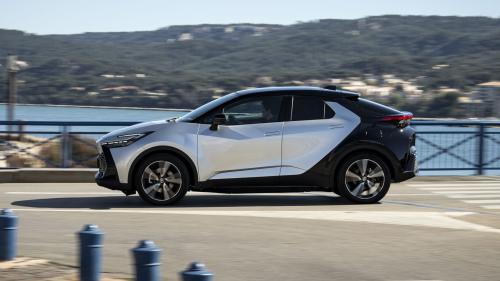 Toyota C-HR PHEV 2024 3