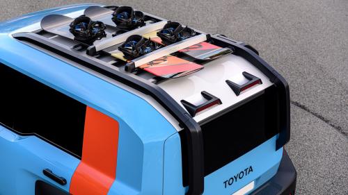 Toyota Compact Cruiser EV 6