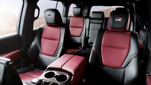 Toyota Land Cruiser 300 GR Sport C&M 5