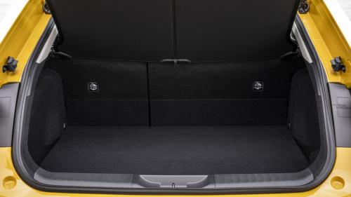 Toyota Prius PHEV 2023 13