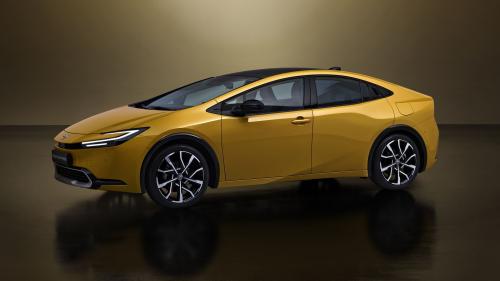Toyota Prius V 2