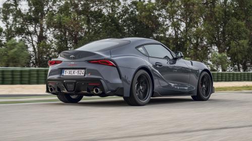 Toyota Supra 3.0 MT 2