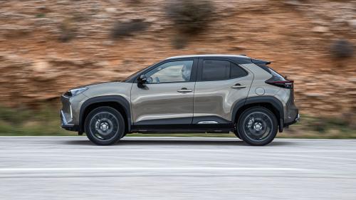 Toyota Yaris Cross 4