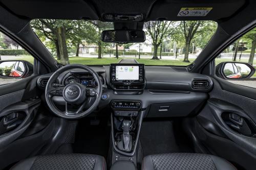 Toyota Yaris vs Peugeot 208
