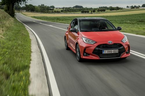 Toyota Yaris vs Peugeot 208
