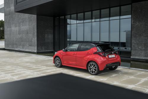 Toyota Yaris vs Peugeot 208