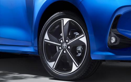 Toyota Yaris Hybrid 2024 7