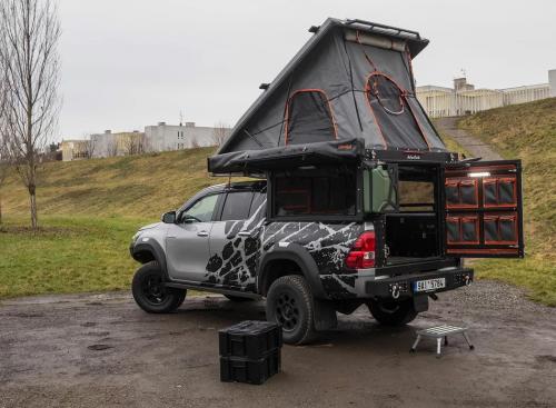 Toyota Hilux b