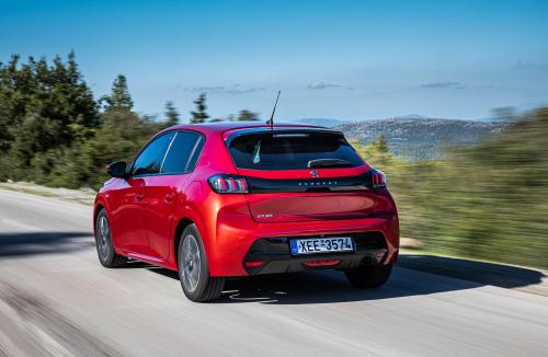 Volkswagen Polo vs Peugeot 208