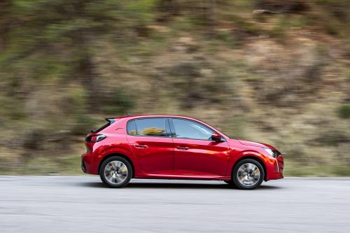 Volkswagen Polo vs Peugeot 208