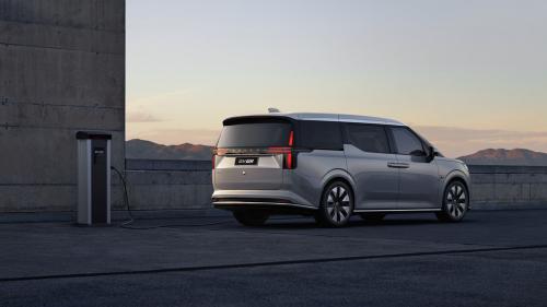 Volvo EM90