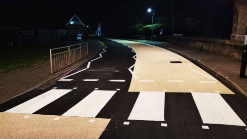 Zig Zag lines before pedestrian crossing 3