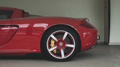 abandoned-porsche-carrera-gt-04