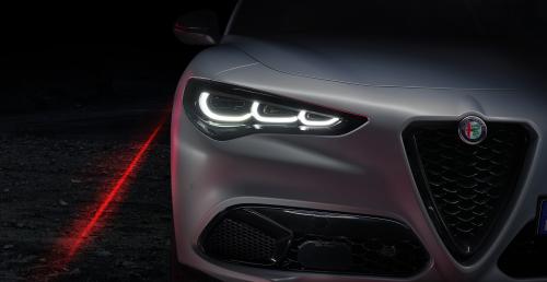 Η φετινή «φρεσκαρισμένη» Alfa Romeo Giulia υιοθέτησε τη φωτεινή «υπογραφή» της νέας Tonale