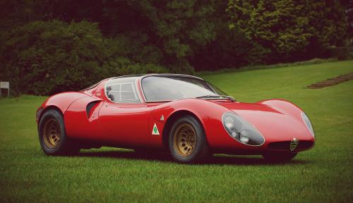 Η Alfa Romeo 33 Stradale ήταν ένα από τα πρώτα supercars του πλανήτη. Κατασκευάστηκε σε μόλις 18 αντίτυπα, την περίοδο 1967-'69. Με τον όρο Stradale οι Ιταλοί περιγράφουν τις εκδόσεις δρόμου αγωνιστικών αυτοκινήτων, και η 33 Stradale είναι η έκδοση δρόμου του σπορ πρωτοτύπου Tipo 33.