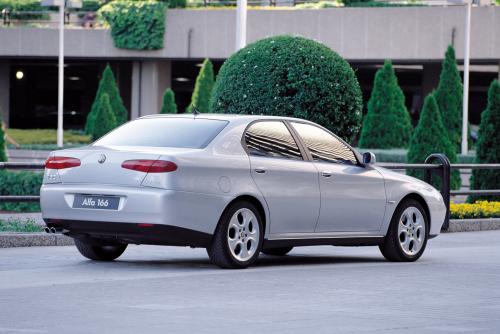 Alfa Romeo 166