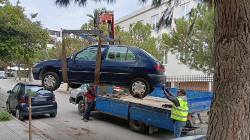 απομάκρυνση εγκαταλελειμμένων αυτοκινήτων