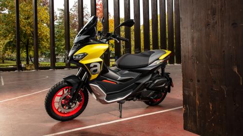Νέο Aprilia SR GT mini GT scooter 2022