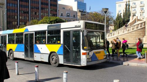 γιατί τα αστικά λεωφορεία δεν έχουν ζώνες ασφαλείας;