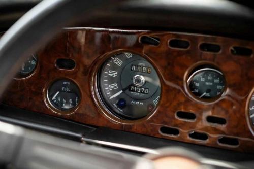 aston martin V8 c