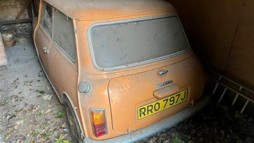 Στην αποθήκη που βρέθηκε το Austin Mini στην πόλη Aylesbury της Αγγλίας