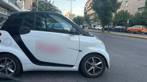 αυτοκίνητο στη μέση του δρόμου carandmotor.gr