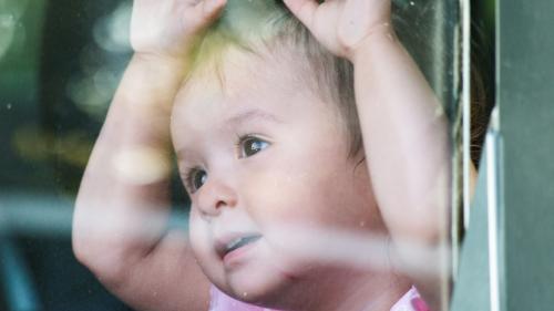 baby-inside-car-2